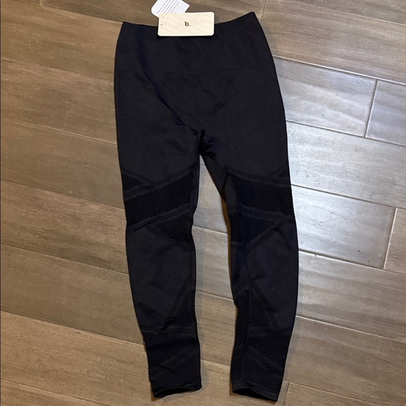 Fabletics Mosaic High Waisted 7/8 Black Leggings SZ Small - Picture 2 of 7